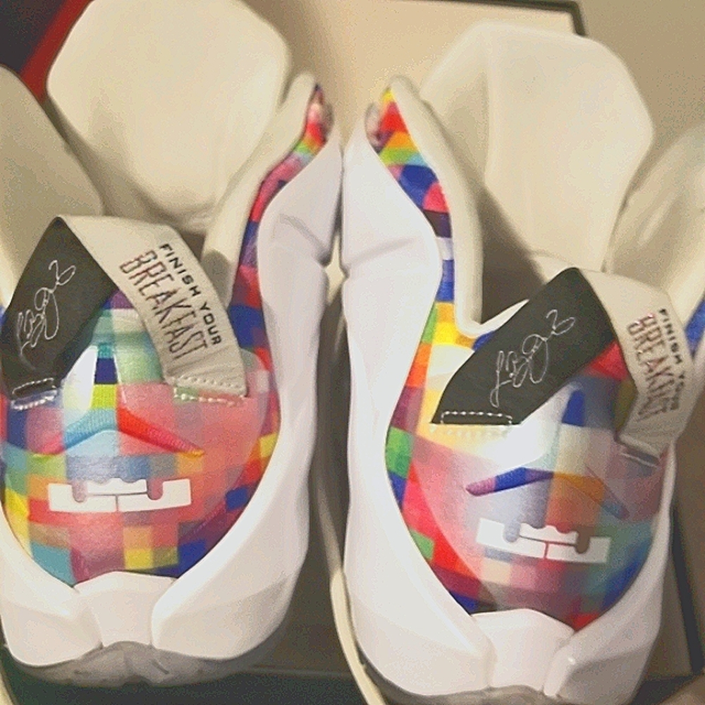 Lebron's 12s Prism W/OG BOX - Picture 8 of 8